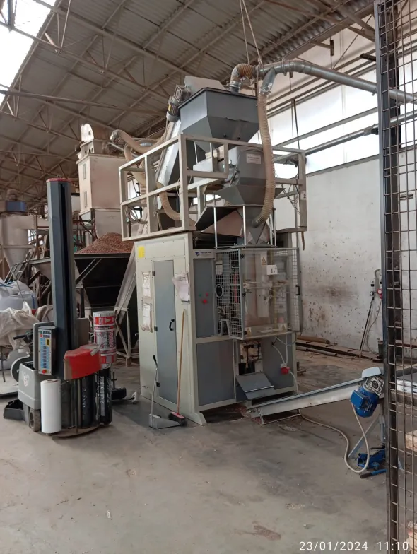 Impianto pellet+robot palletizzatore+insach. autom.