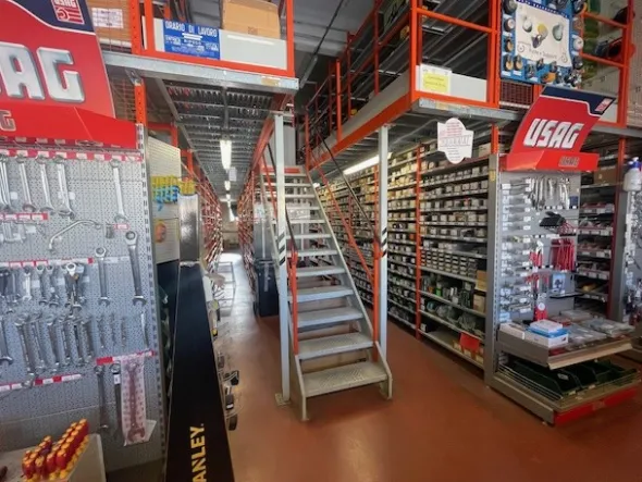 IMPIANTO SCAFFALE CON SOPPALCO