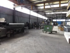 Industria di produzione arredi scolastici funzionante