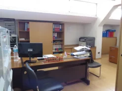 Industria di produzione arredi scolastici funzionante
