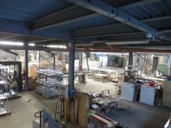 Industria di produzione arredi scolastici funzionante