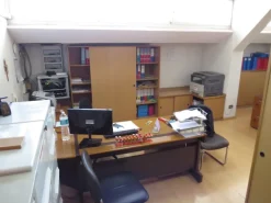 Industria di produzione arredi scolastici funzionante