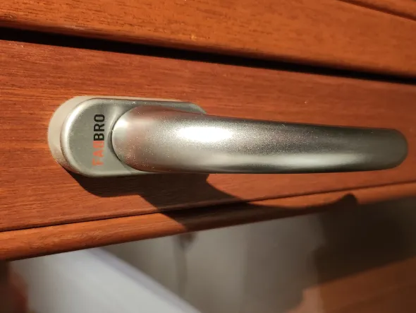 Infissi legno con zanzariera e scuretti