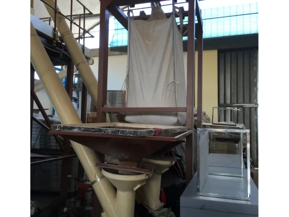 INSACCATRICE AUTOMATICA SACCHI PREMISCELATI