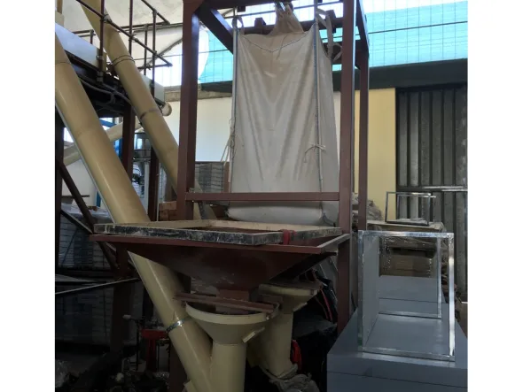 INSACCATRICE AUTOMATICA SACCHI PREMISCELATI