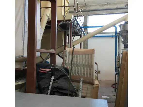 INSACCATRICE AUTOMATICA SACCHI PREMISCELATI