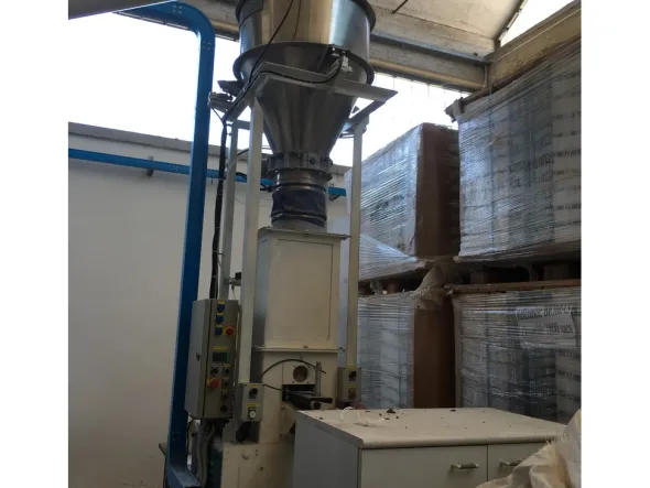 INSACCATRICE AUTOMATICA SACCHI PREMISCELATI