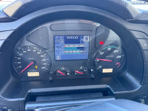 IVECO STRALIS 310 EEV FURGONATO CON PEDANA