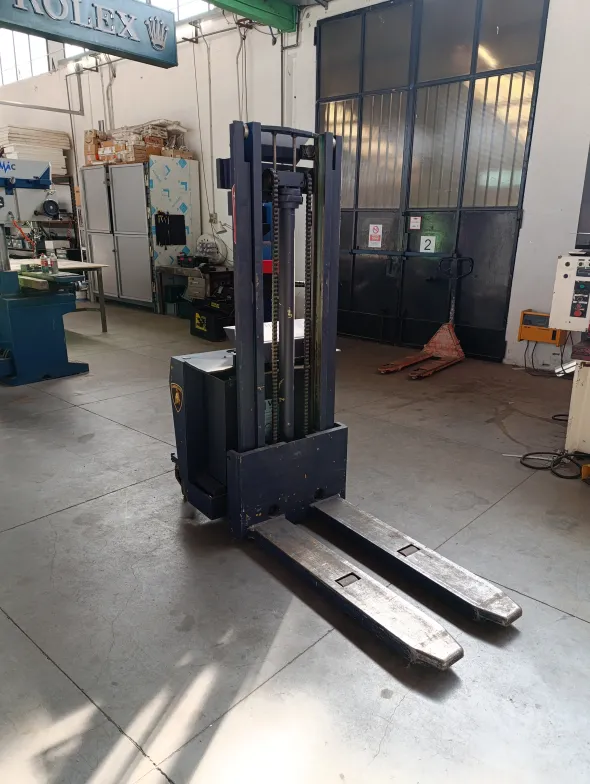 JUNGHEINRICH CARRELLO ELEVATORE ELETTRICO