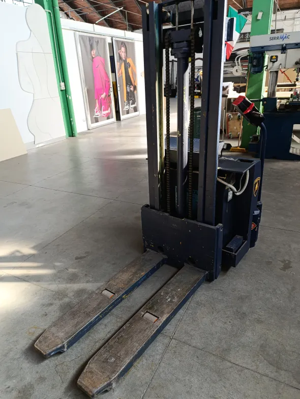 JUNGHEINRICH CARRELLO ELEVATORE ELETTRICO