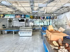 #2536547 Laboratorio adibito a pescheria con attrezzature