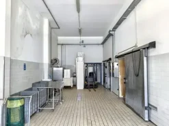 #2536547 Laboratorio adibito a pescheria con attrezzature