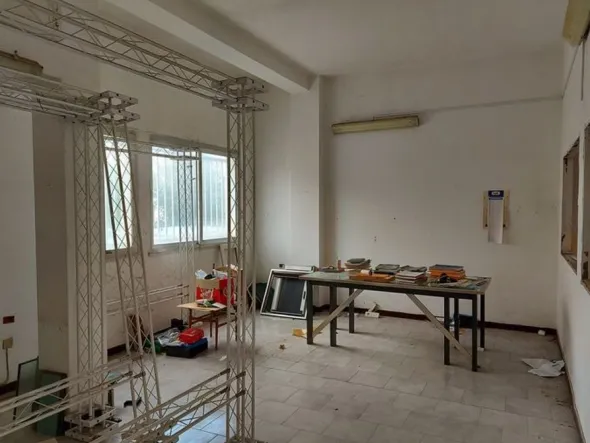 #10607 Laboratorio artigianale con uffici corte comune