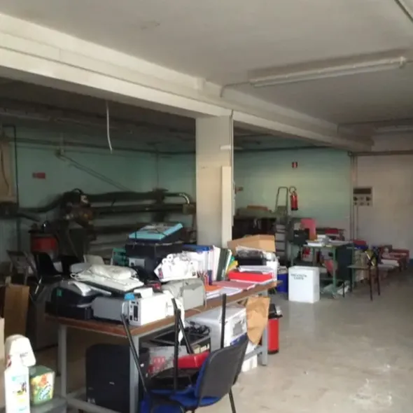 #6837 Laboratorio artigianale con posti auto