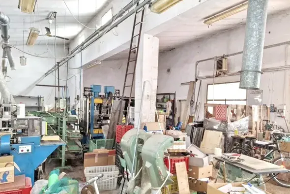 #2537073 Laboratorio artigianale in zona residenziale
