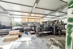 #25560 Laboratorio artigiano con corte in centro città