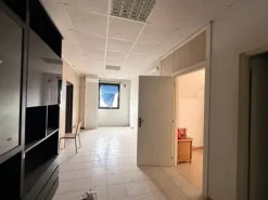#2639025 Laboratorio con area carico scarico
