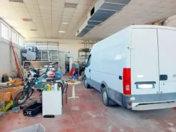 #21106 Laboratorio con corte pertinenziale