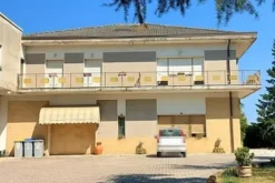 #14759 Laboratorio con zona showroom e uffici