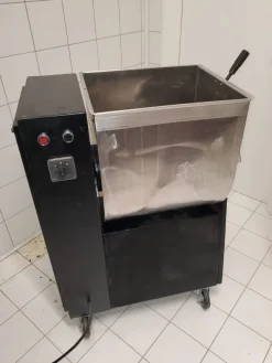 LABORATORIO LAVORAZIONE CARNI E SALUMI