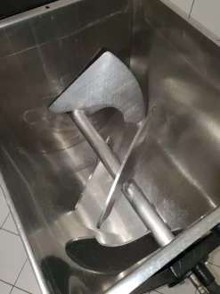 LABORATORIO LAVORAZIONE CARNI E SALUMI
