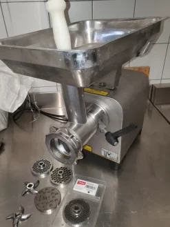 LABORATORIO LAVORAZIONE CARNI E SALUMI