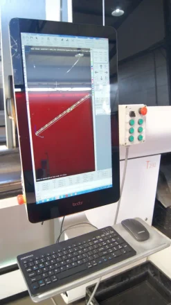 Laser fiber per il taglio di tubi e profili BODOR T230