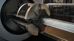 Laser fiber per il taglio di tubi e profili BODOR T230
