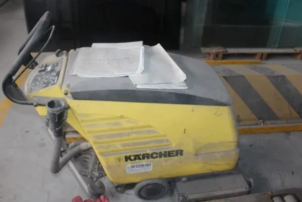 23#5644 Lavapavimenti Karcher e spazzolatrice Silver