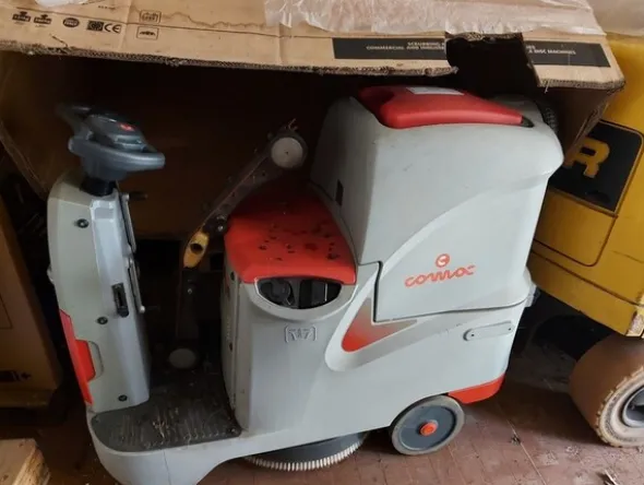 2#6042 Lavasciuga pavimenti Comac