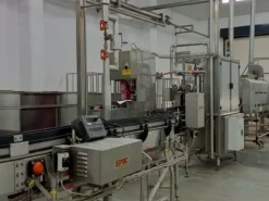 LC545 Linea di imbott. usata in HDPE per lattiero-cas.
