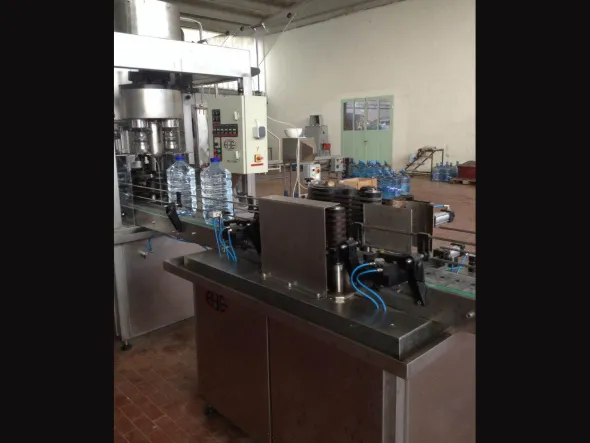 LC565 Linea di riempimento usata per acua - PET 5L