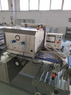 Linea automatica produzione mascherine chirurgiche