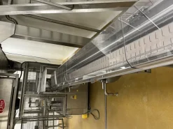 LINEA CONFEZIONAMENTO CONTENITORI IN PLASTICA
