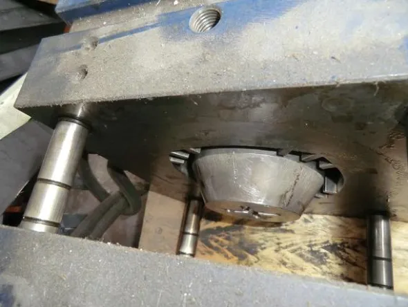 1#4306 Linea di stampi per la produzione di tavolini ribaltabili quadrati e rotondi