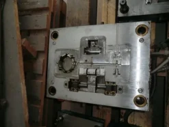 1#4306 Linea di stampi per la produzione di tavolini ribaltabili quadrati e rotondi