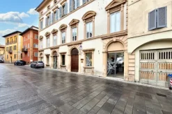 #22550 Locale commerciale, accessori pertinenziali e uffici