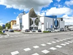 #2517003 Locale commerciale al grezzo con posto auto coperto