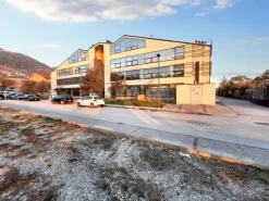 #22974 Locale commerciale con cinque garage