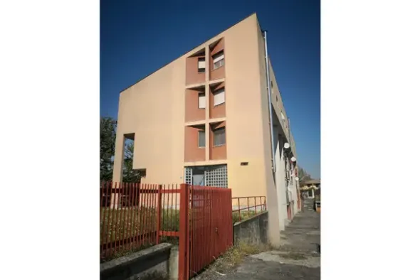 #8092 Locale commerciale con deposito