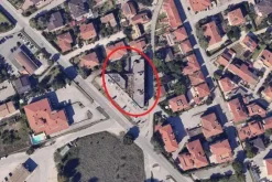 #22548 Locale commerciale con due garage