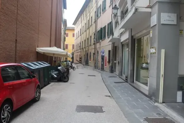 #15249 Locale commerciale con galleria coperta