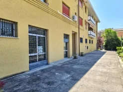 #2536636 Locale commerciale con magazzino