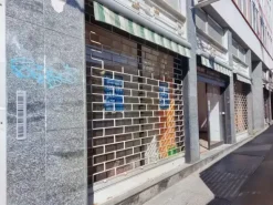 #24530 Locale commerciale con magazzino in zona centrale
