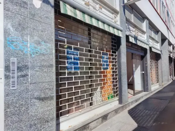#24530 Locale commerciale con magazzino in zona centrale