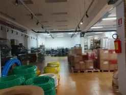#15119 Locale commerciale con magazzino e uffici