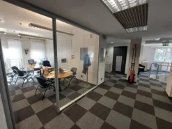 #25196 Locale commerciale con uffici su due livelli in zona semicentrale