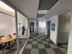 #25196 Locale commerciale con uffici su due livelli in zona semicentrale