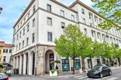 #2536191 Locale commerciale duplex in zona centrale