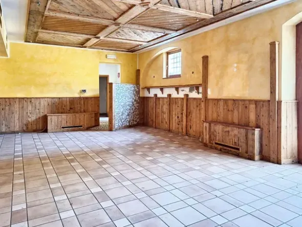 #23550 Locale commerciale ex ristorante con parcheggio e area esterna